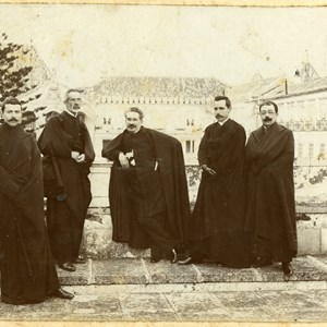 Sidónio Pais, primeiro à esquerda, com os professores da Universidade de Coimbra Gonçalo Almeida Garrett [?], Costa Lobo e Henrique Figueiredo.