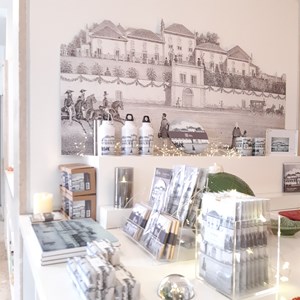 Produtos do Museu da Presidência da República com gravura de Charles Legrand. À venda na loja do museu.