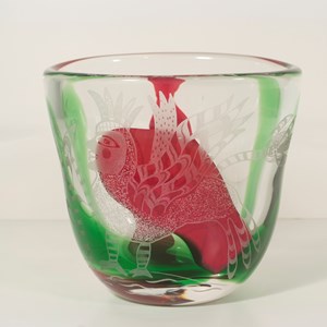 Vaso em vidro soprado e gravado, oferecido pelo Rei Carlos XVI Gustavo da Suécia ao Presidente Aníbal Cavaco Silva.