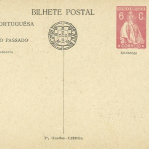 Verso do bilhete postal com minhota empunhando o Estandarte Nacional e uma espada, a partir de uma aguarela de Roque Gameiro.