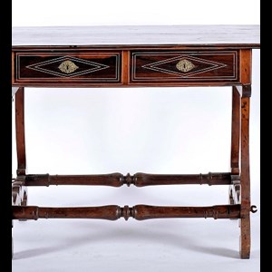 Mesa para ler e escrever.