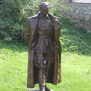 «Monumento a Josip Broz Tito», na Galeria Antun Augustincic, em Klanjec, a terra natal do escultor.