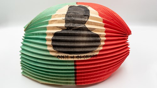 Balão de papel com imagem de António José de Almeida. Década de 1910, papel impresso.