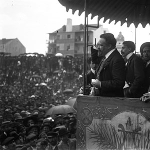 António José de Almeida num comício, uma das suas «imagens de marca».