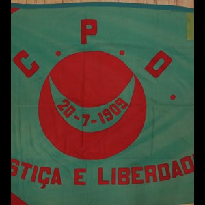 Bandeira hasteada pelos revoltosos republicanos durante os combates do 5 de Outubro de 1910 (C.P.D., muito provavelmente: Centro de Propaganda Democrática»). Faz parte do espólio do Presidente António José de Almeida, no Museu da Presidência da República.