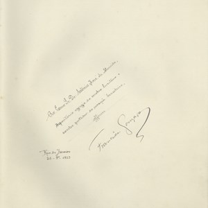 Folha inicial da partitura da opereta oferecida ao Presidente António José de Almeida, autografada por Francisca Gonzaga, conhecida como Chiquinha Gonzaga.