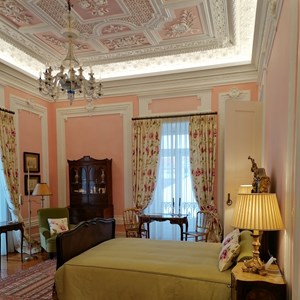 Aspeto atual do antigo Museu/laboratório de Oceanografia, designação dada no tempo de D. Carlos ao local onde estariam espécies recolhidas, instrumentos de uso corrente no mar, utensílios de pesca, livros de referência, equipamentos de observação e análise, entre outros materiais resultantes das expedições científicas (1896-1907) do Rei D. Carlos pela costa portuguesa.