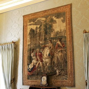 Tapeçaria de Bruxelas do século XVII, da coleção do Palácio de Belém, decora o local de audiências do Presidente da República.