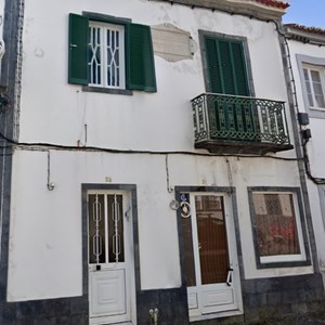 Casa onde nasceu Teófilo Braga, em Ponta Delgada, no dia 24 de fevereiro de 1843. A rua recebeu o seu nome.
