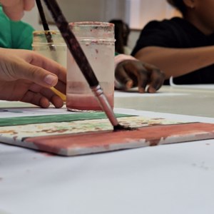 Oficina pedagógica «Como se faz uma bandeira». Alunos do 3.º ano da EB1/JI Laranjeiras (Lisboa) durante a atividade.