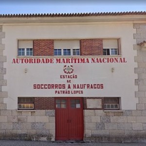 Em Paço de Arcos, o edifício do Instituto de Socorros a Náufragos cujo nome perpetua a memória do Patrão Joaquim Lopes, seu grande percursor. O Instituto foi criado 2 anos depois da sua morte.