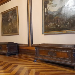 Estas duas arcas (Itália, Séc. XVI) foram doadas por Manuel Teixeira Gomes ao Museu Nacional de Arte Antiga. Encontram-se no circuito de visitas do Palácio da Cidadela de Cascais.
