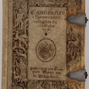 Cancioneiro e Romanceiro: Colligidos da Tradição Oral Publicados por Theophilo Braga, 1867.
A capa foi desenhada, a tinta-da-china, por Teófilo Braga. Columbano Bordalo Pinheiro inclui este cancioneiro no retrato oficial pintado em 1917 – é nele que o antigo Presidente pousa a sua mão esquerda.