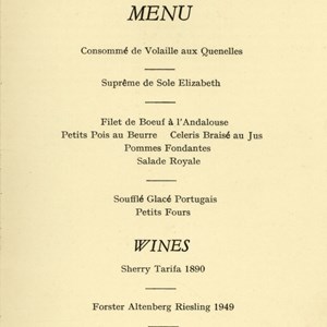 Pormenor do menu do banquete oferecido por Isabel II de Inglaterra ao Presidente Francisco Craveiro Lopes no Palácio de Buckingham.