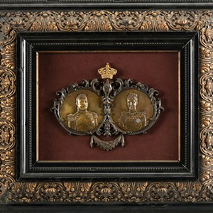 Conjunto de medalhas em bronze representando D. Carlos e D. Amélia.