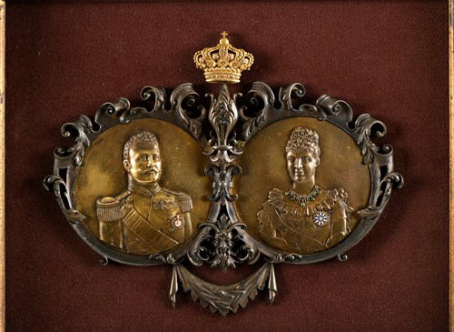 Conjunto de medalhas em bronze representando D. Carlos e D. Amélia (pormenor).