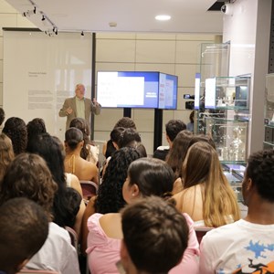 Aspeto da plateia, composta por alunos do ensino secundário, durante a sessão de evocação do 28 de Maio de 1926.