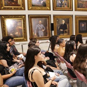 Aspeto da plateia, composta por alunos do ensino secundário, durante a sessão de evocação do 28 de Maio de 1926.