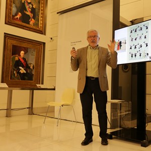 Luís Farinha durante a conversa com alunos do ensino secundário sobre o 28 de Maio de 1926.