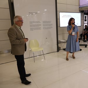 Os historiadores Luís Farinha e Elsa Alípio durante a sessão de evocação do 28 de Maio de 1926.