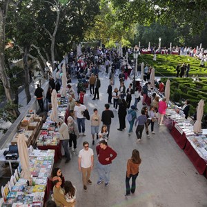 Visitantes na Festa do Livro em Belém.
