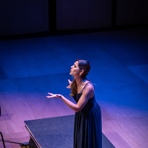 A soprano portuguesa Ana Vieira Leite interpretando Cecília.